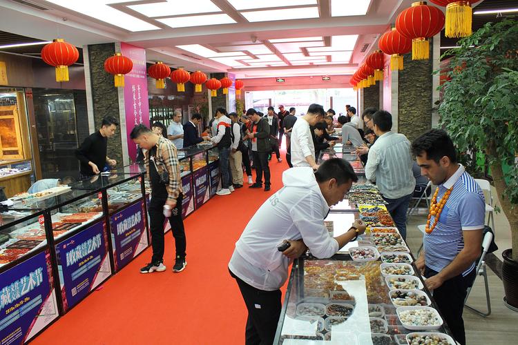 第八届中国西部收藏文化交流艺术节在成都锦绣工场古玩城开幕