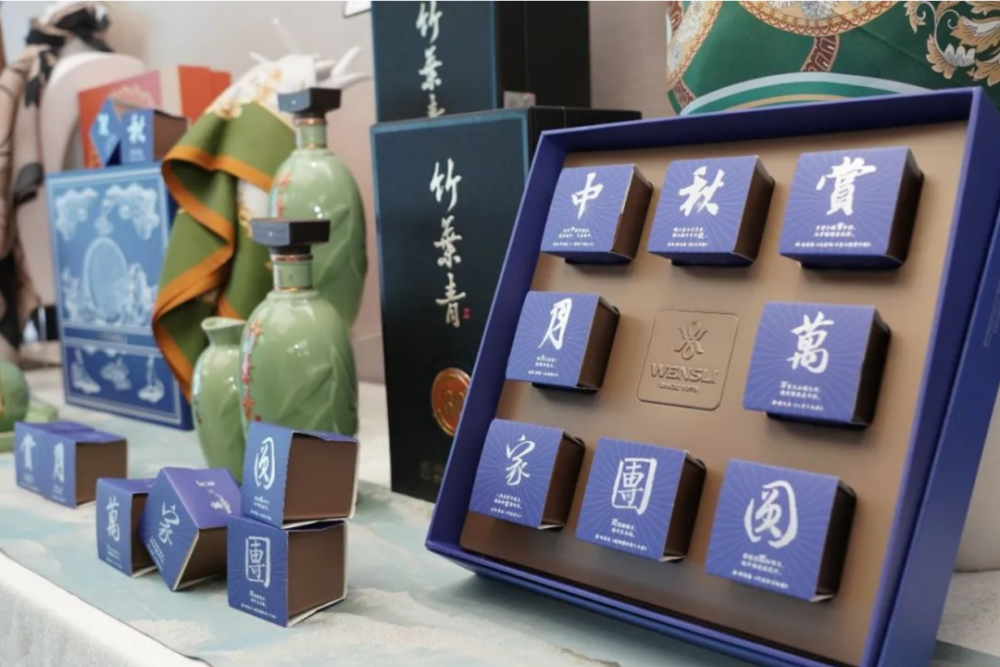 “双非遗”竹叶青酒携手万事利丝绸 跨界开创中国文化创意产业新力量